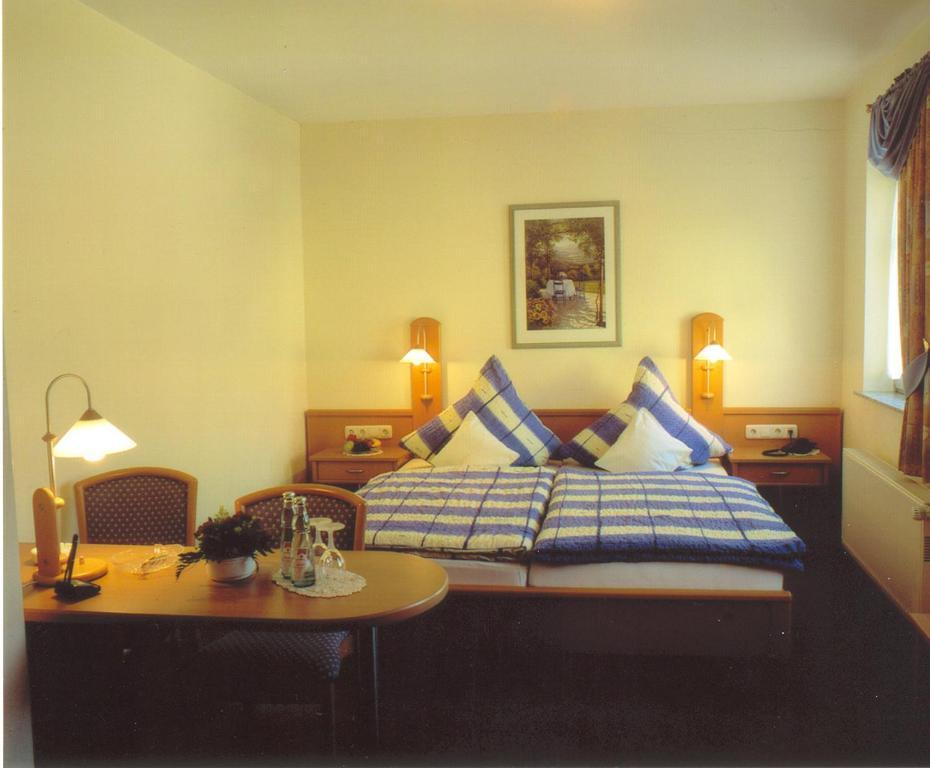 Hotel Zur Krone Birresborn Ruang foto
